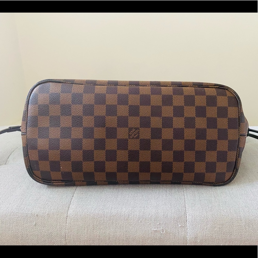 Louis Vuitton Damier Ebene Neverfull MM - Picture 4 of 17